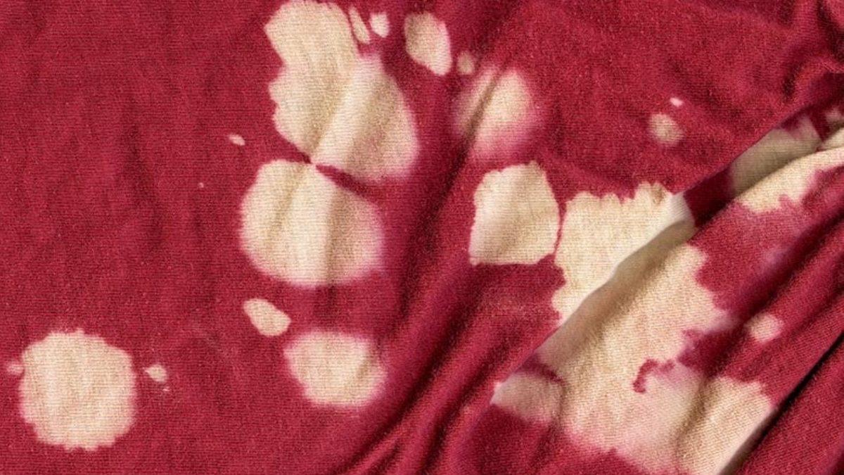 Çamaşır Suyu Nasıl Oluyor da Kıyafetin Rengini Şıp Diye Değiştiriyor?