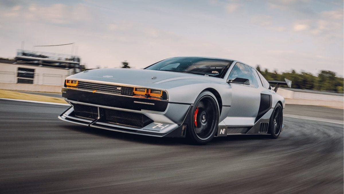 Hyundai’nin Âdeta Tırnaklarıyla Kazıyarak Bugünlere Gelişini Kanıtlayan Kuruluş Hikâyesi (Aslında Esas Amacı Otomotiv Sektörüne Girmek Değildi!)