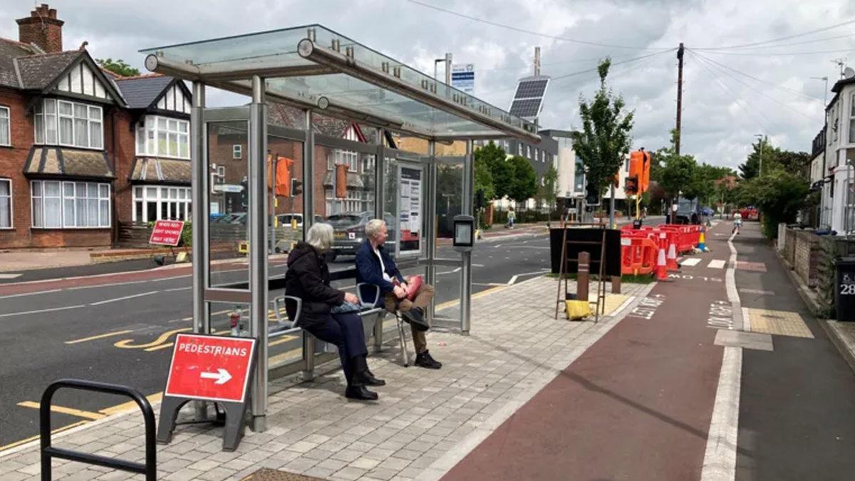 İngiltere ve İrlanda Gibi Bazı Ülkelerde Otobüs Durakları Neden Ters Duruyor?