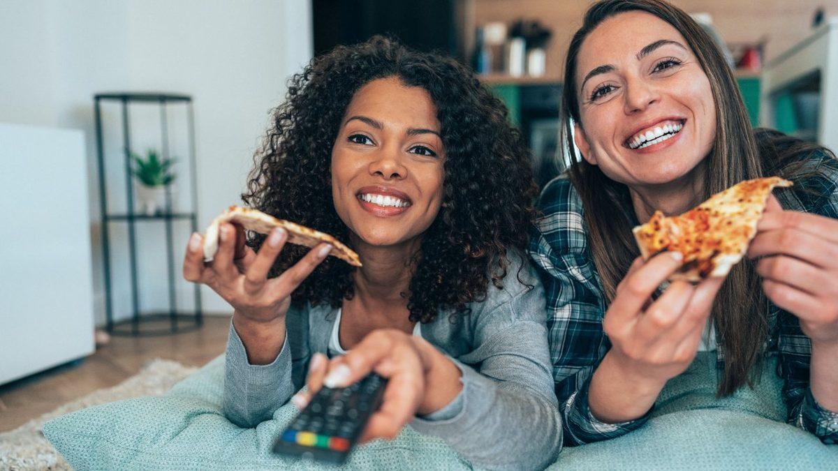 Ekran Karşısında Yemek Yemenin Yol Açtığı Sağlık Problemlerini Öğrenince Bu Alışkanlığınızdan Vazgeçeceksiniz!