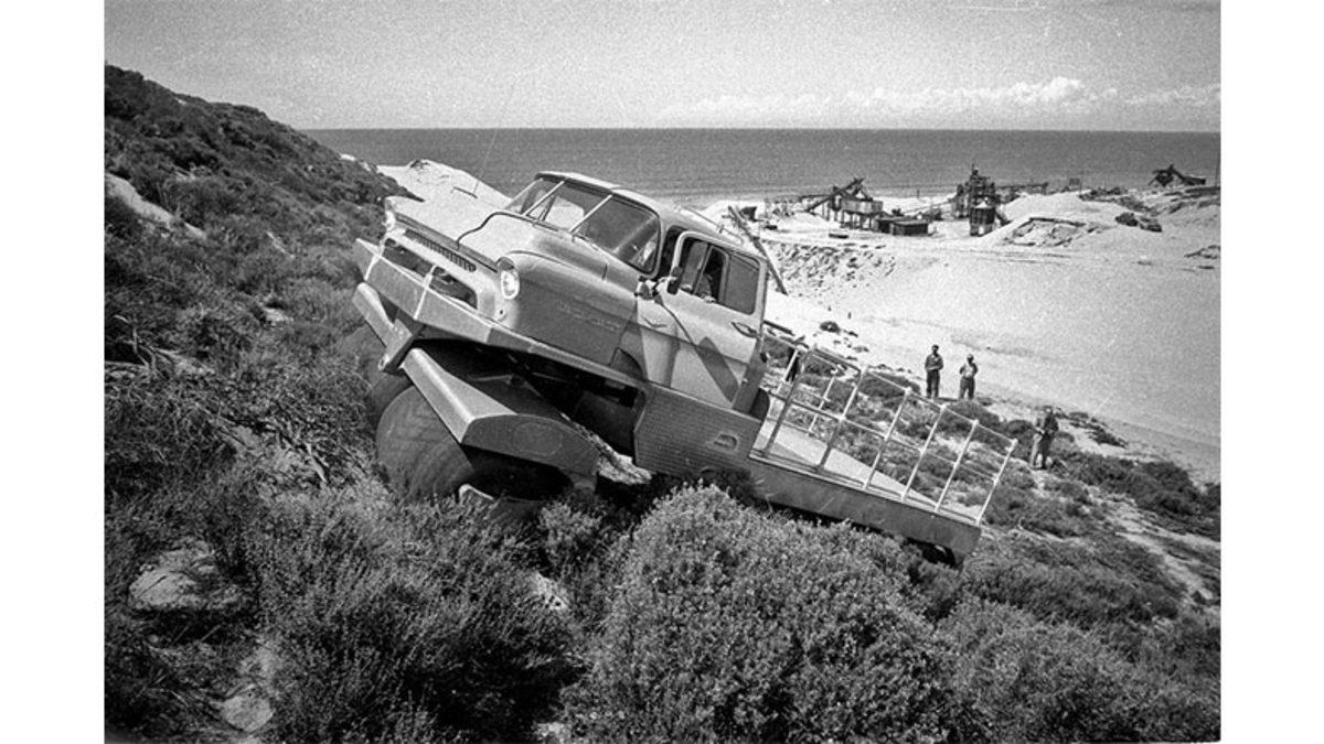 Her Türlü Yüzeyde Hareket Edebilen Bu Lastik Türü Neden Günümüzde Yok? (Eski Teknoloji Günümüzden Daha İleriymiş!)