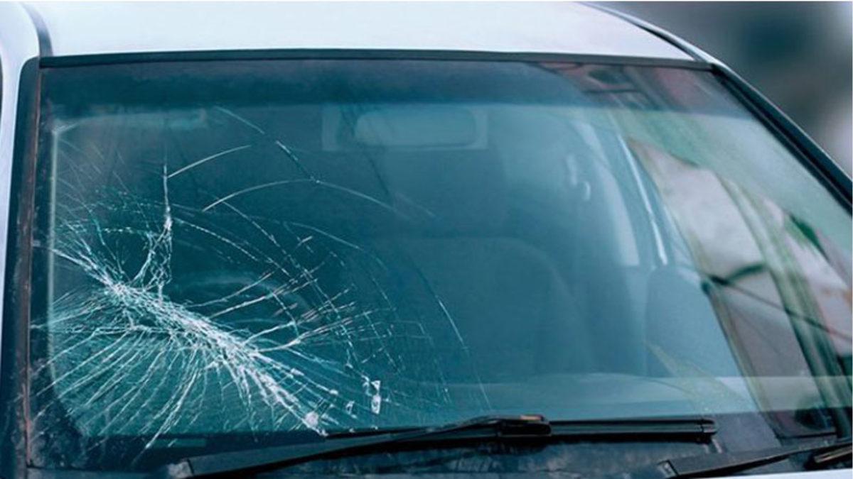 Arabanızın Ön Camındaki Çatlağı Küçücük Bile Olsa Göz Ardı Etmeyin: Neden mi?