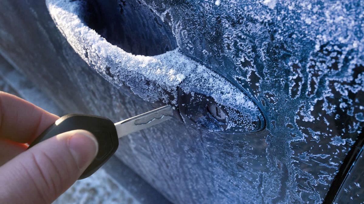 Kış Kâbusunuz Olmayacak: Arabanızın Kapısı Donduğunda Panik Olmadan Yapmanız Gerekenleri Tüm Detaylarıyla Anlatıyoruz