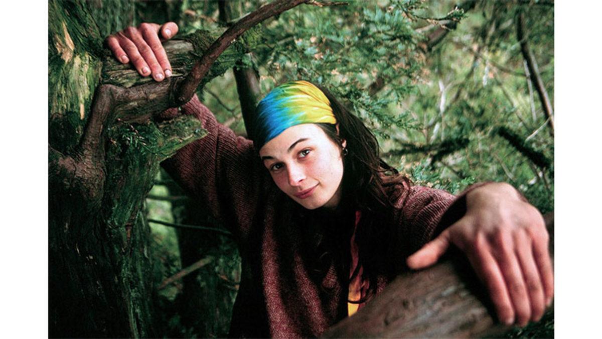 Bir Ağaç Kesilmesin Diye Tam 738 Gün O Ağaçta Yaşayarak Mücadelesini Sürdüren Julia Butterfly Hill’in İlginç Hikâyesi