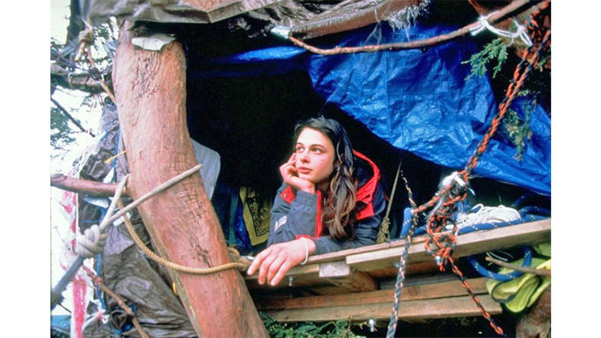 Bir Ağaç Kesilmesin Diye Tam 738 Gün O Ağaçta Yaşayarak Mücadelesini Sürdüren Julia Butterfly Hill’in İlginç Hikâyesi