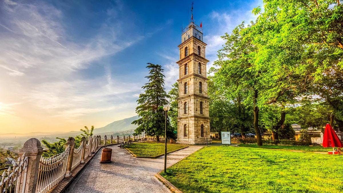 Neden Birçok Şehrin Meydanında Büyük Saat Kuleleri Yer Alıyor? Sadece Saati Gösterme Amacından Çok Daha Fazlası Var!