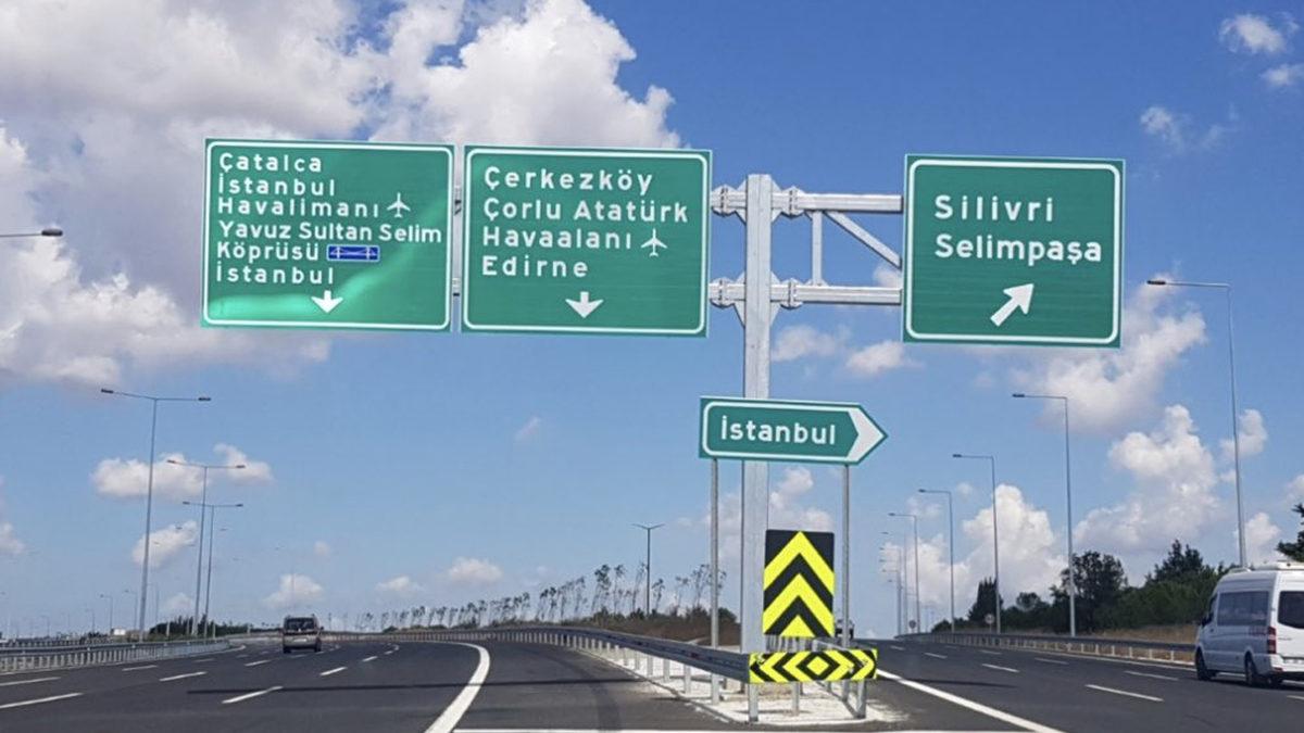 Dünyanın Neresine Giderseniz Gidin Otoyol Tabelaları Neden Yeşil ve Yazılar Beyaz?