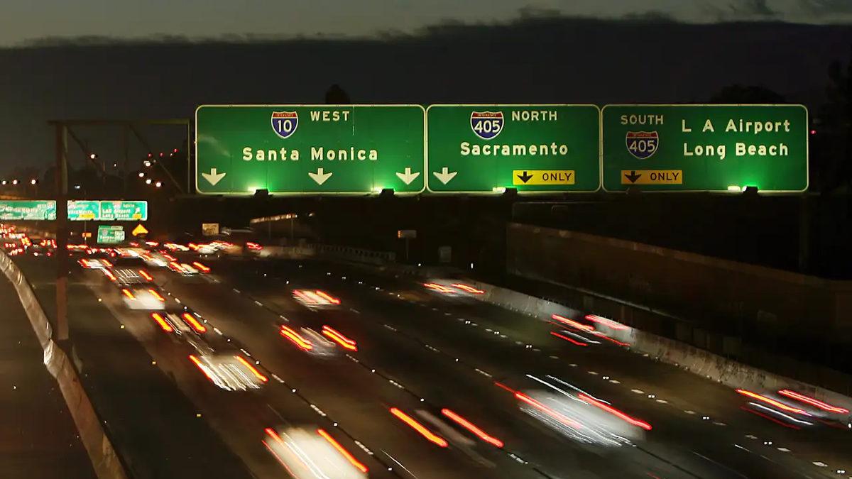 Dünyanın Neresine Giderseniz Gidin Otoyol Tabelaları Neden Yeşil ve Yazılar Beyaz?