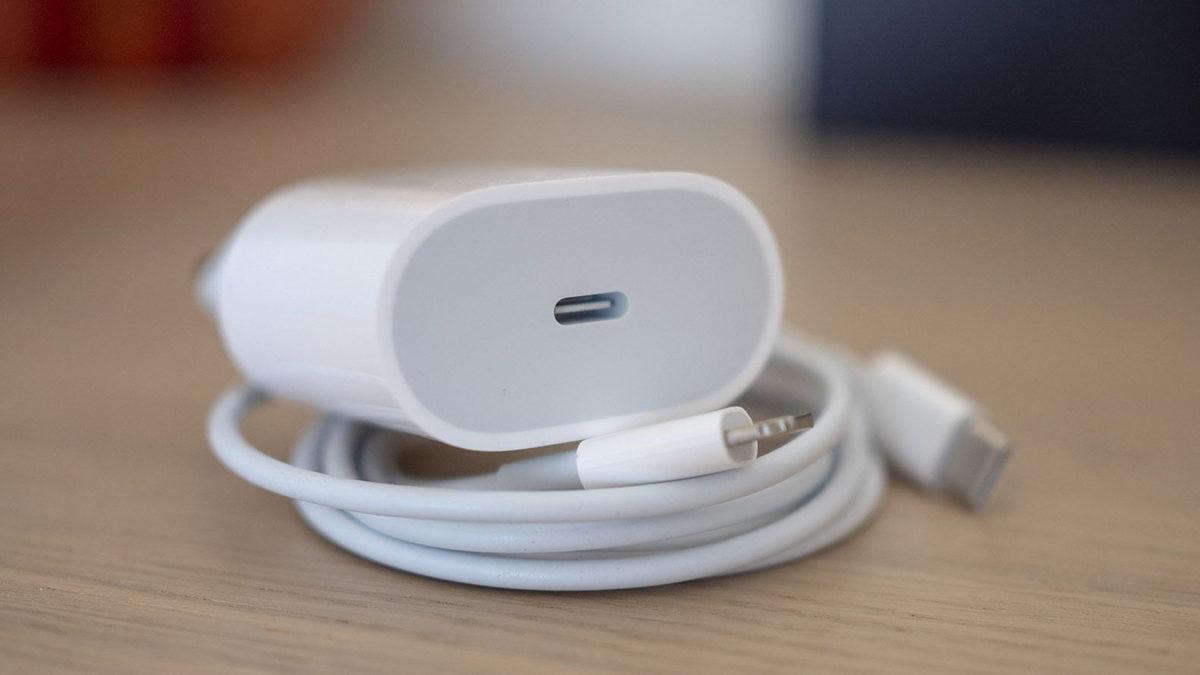 Şarj Aletlerinde Neden Çoğu Zaman Siyah ya da Beyaz Kablo Kullanıldığını Hiç Düşünmüş müydünüz?