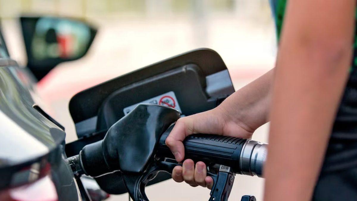 Binek Otomobiller İçin Benzin Kullanılırken Kamyon Gibi Ağır Hizmet Araçlarında Neden Genellikle Dizel Kullanılır?