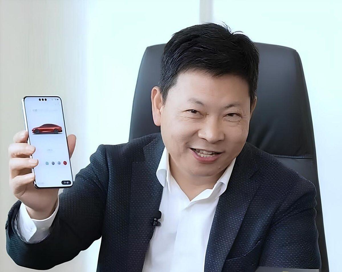 Huawei Yöneticisi, Bütün Sürprizi Bozdu: Mate 70 Pro+ Tasarımı Baştan Aşağı Gösterildi!