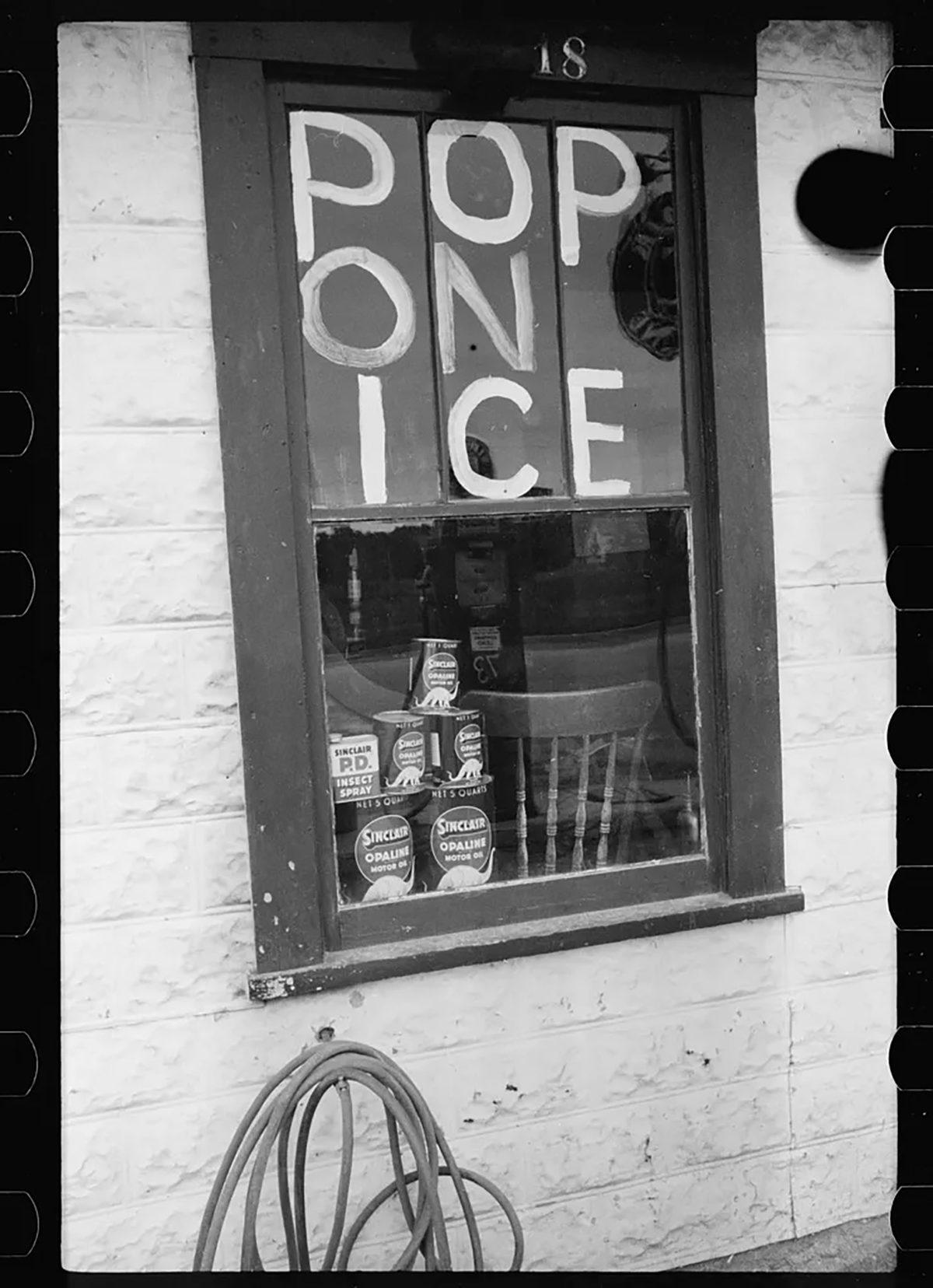 Otomobiller Yeni Çıkmaya Başladığında, Akaryakıt İstasyonları Daha Piyasada Yokken İnsanların Benzin Aldığı Yeri Tahmin Bile Edemezsiniz!