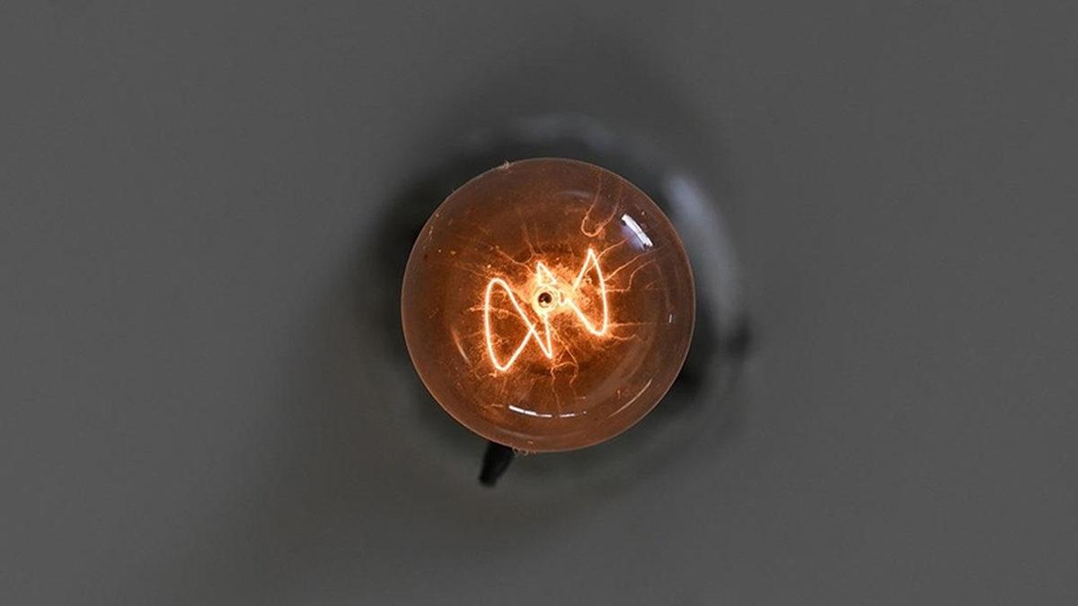 Günümüzdekiler Zırt Pırt Patlarken Bu Ampul Nasıl Oluyor da 123 Yıldır Aralıksız Yanmaya Devam Ediyor?