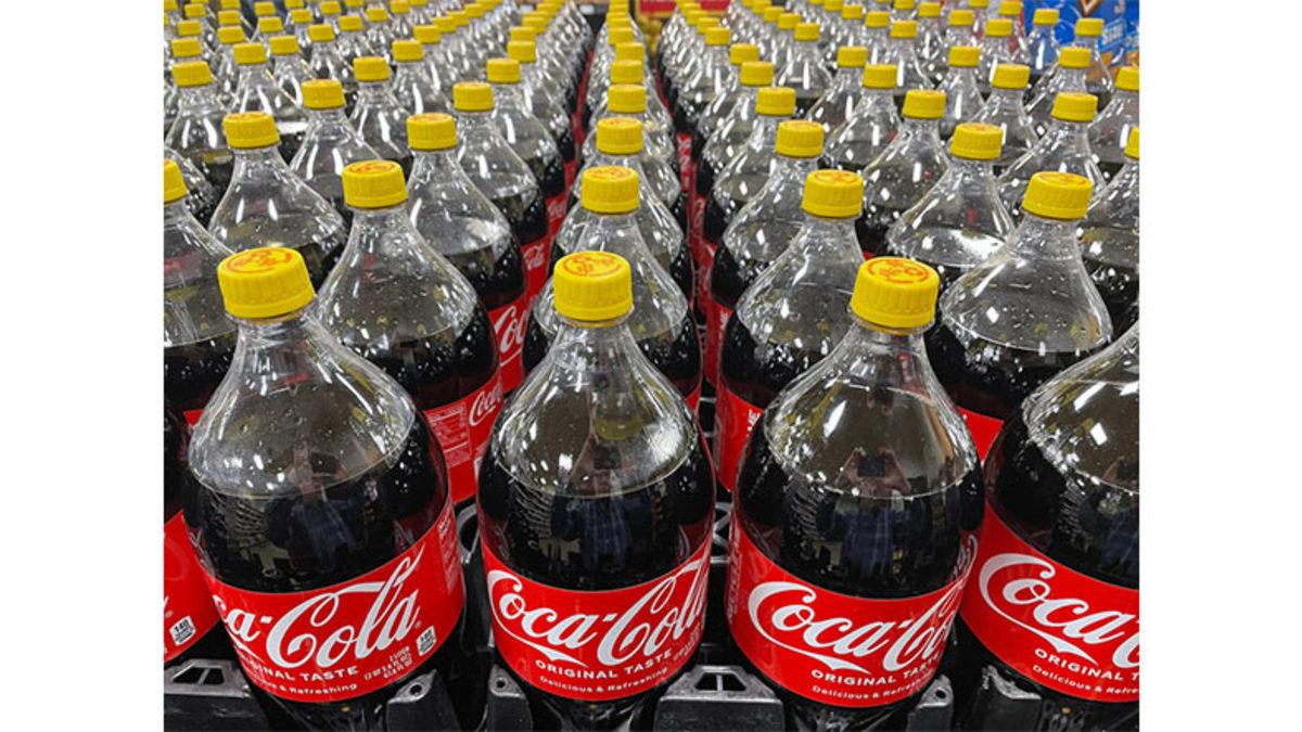 İlkbahar Aylarında Bazı Ülkelerde Coca Cola Kapaklarının Sarıya Dönmesinin İlginç Sebebi