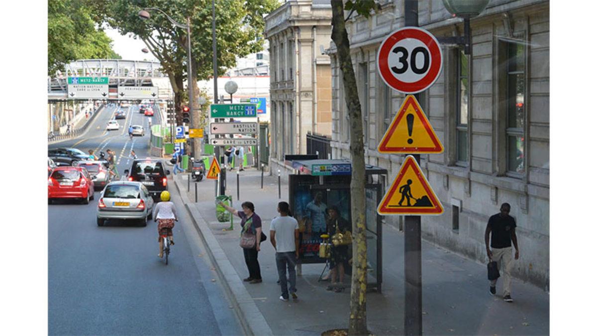 Paris Sokaklarında Neden Hiç