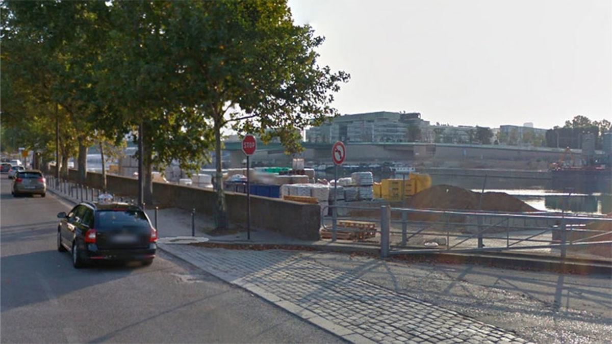 Paris Sokaklarında Neden Hiç