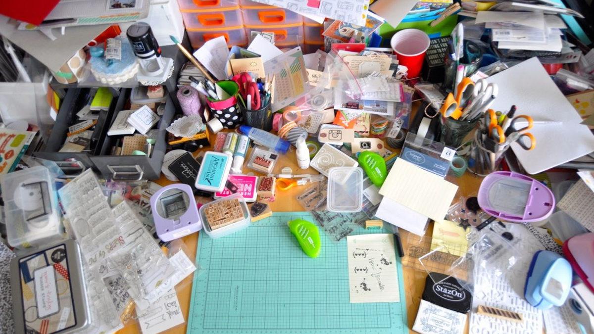 Dağınık Bir Ev, Dağınık Bir Masa... Düzensizlikler Bizi Daha da Kaygılı Hâle mi Getiriyor? Bilim Buna Ne Diyor?