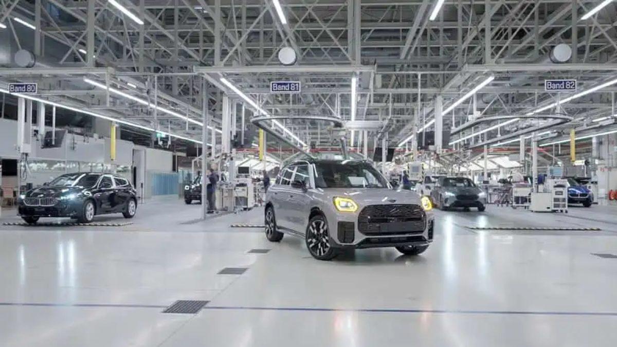 Yeni BMW ve Mini’ler, Üretim Bantlarından Otonom Olarak Çıkıyor