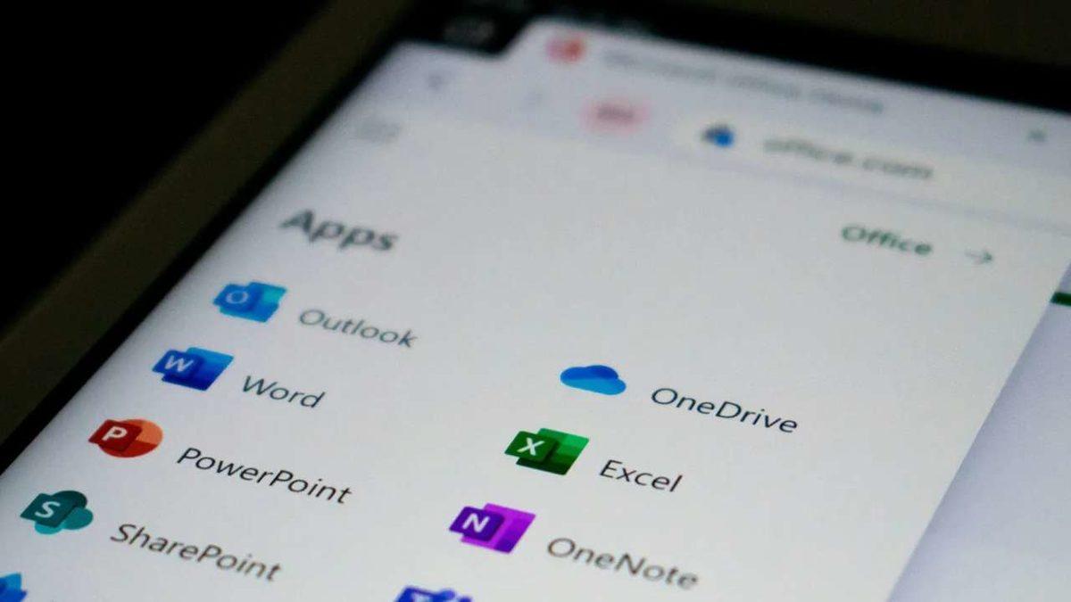 Microsoft, Kullanıcı Verilerini Yapay Zekâ Eğitiminde Kullandığı İddialarını Yalanladı!