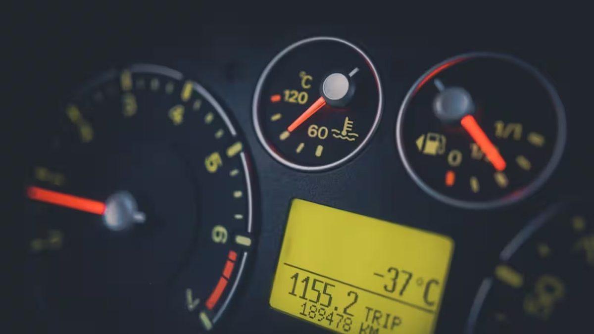 Otomobillerin Gösterge Paneli Neden Gerçek Sıcaklığı Değil de Daha Fazlasını Gösteriyor?