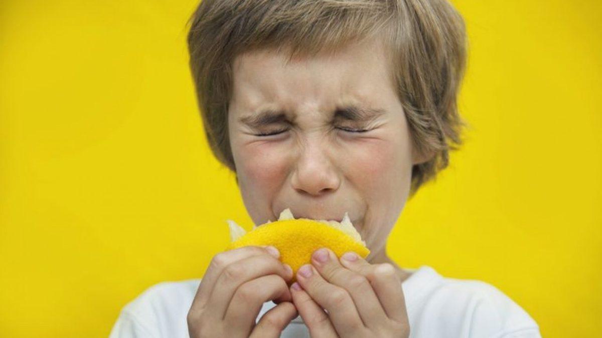 Ekşi Bir Şeyler Yediğinizde, Yüzünüzü İstemsizce Buruşturmanızın Sebebi Nedir? (Sadece Ekşi Yiyeceklerde Oluyor!)