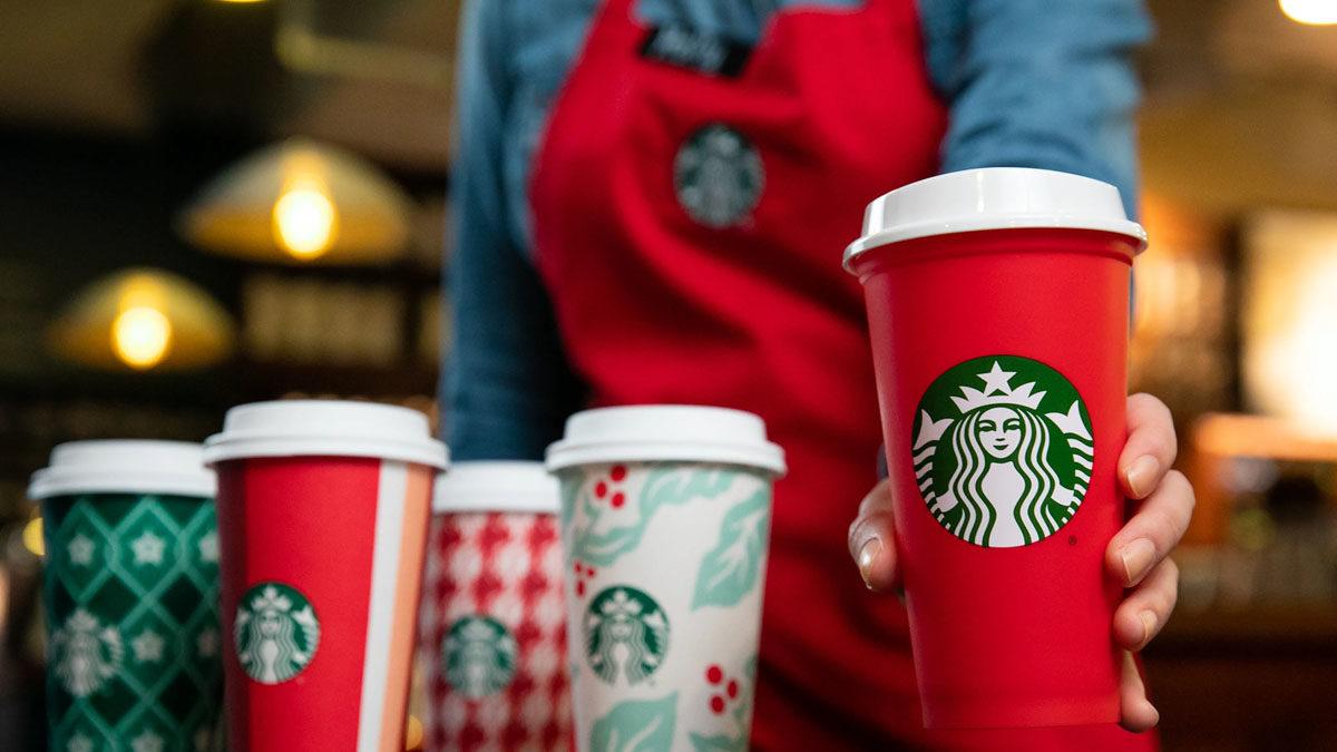 Her Sene Yılbaşı Zamanı Çıkan Özel Starbucks Bardaklarının Arkasındaki Kurnaz Pazarlama Taktiği