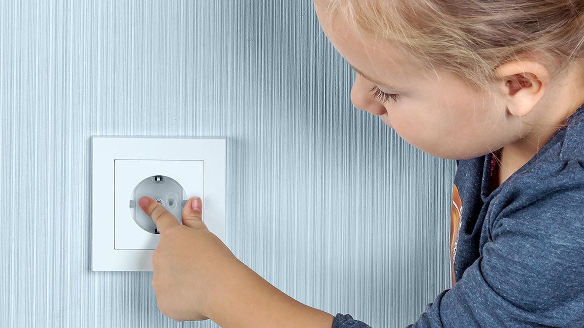 Çocukluğumuzdan Beri Kulağımızda: Elektrik Çarpmazken Bile Prizlere Neden Dokunmamamız Gerektiği Söylenir?