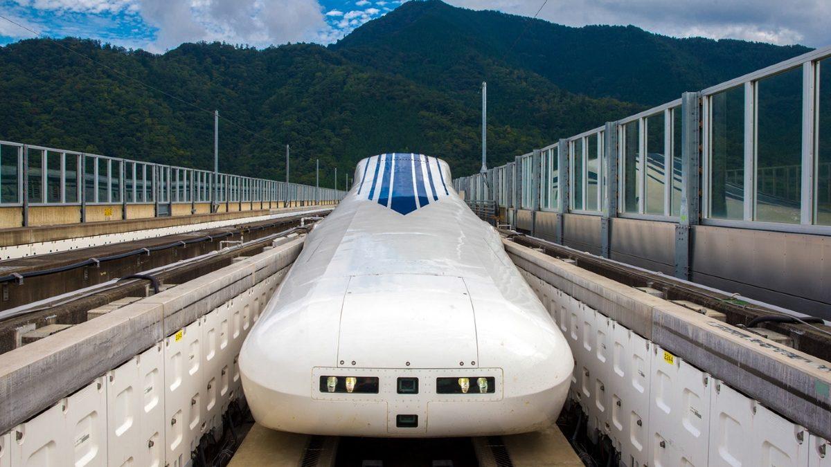Saatte 600 Kilometreyi Aşan, Dünyanın En Hızlı Treniyle Tanışın: Raylara Değmeden Gidiyor!