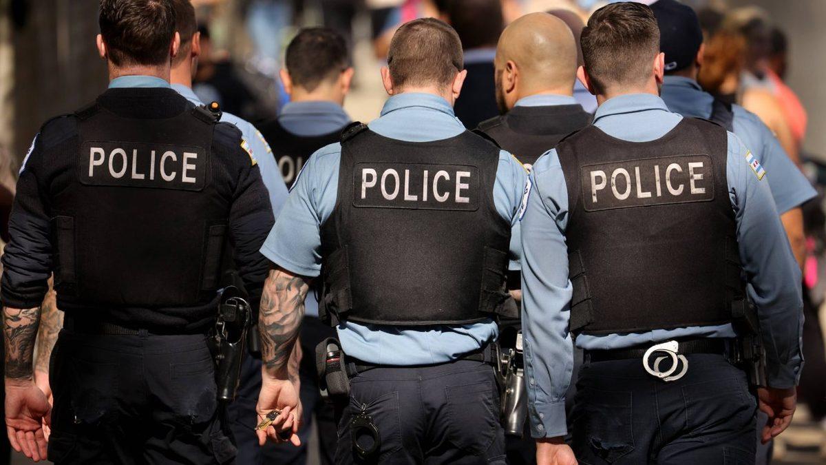 Polisler Neden Genellikle Mavi ya da Lacivert Üniforma Giyerler? (Öylesine Bir Seçim Değil!)