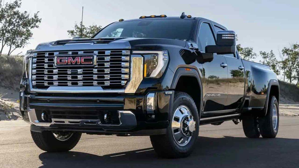 Karavan Çekerken Açılan Kasa Kapağı, General Motors’un Binlerce Aracını Geri Çağırmasına Sebep Oldu (Bu Kaçıncı Oldu Sayamadık)