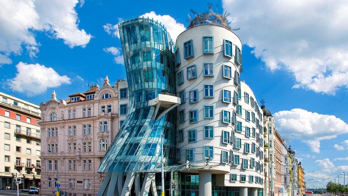 Eşsiz Mimarileriyle Dikkatleri Üzerlerine Çeken, İlginç Tasarımlara Sahip Binalar (Bazıları Mimarinin Sınırlarını Zorlamış!)