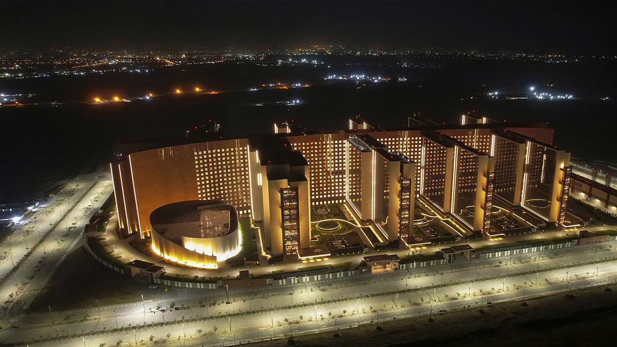 Hindistan’ın İnşa Ettiği ve Pentagon’un En Büyük Ofis Binası Ünvanını Elinden Alan 7 Milyon Metrekarelik Proje: Surat Diamond Bourse