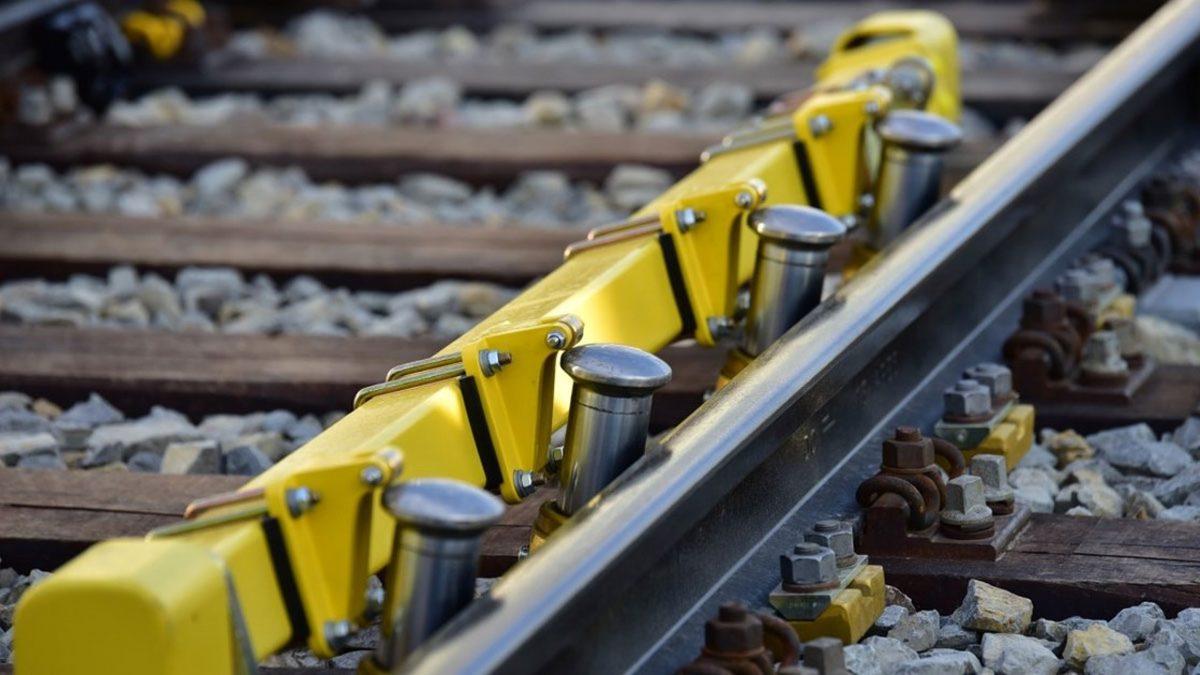 Tren Raylarındaki Bu Mantara Benzeyen Çıkıntılar Neyin Nesi?