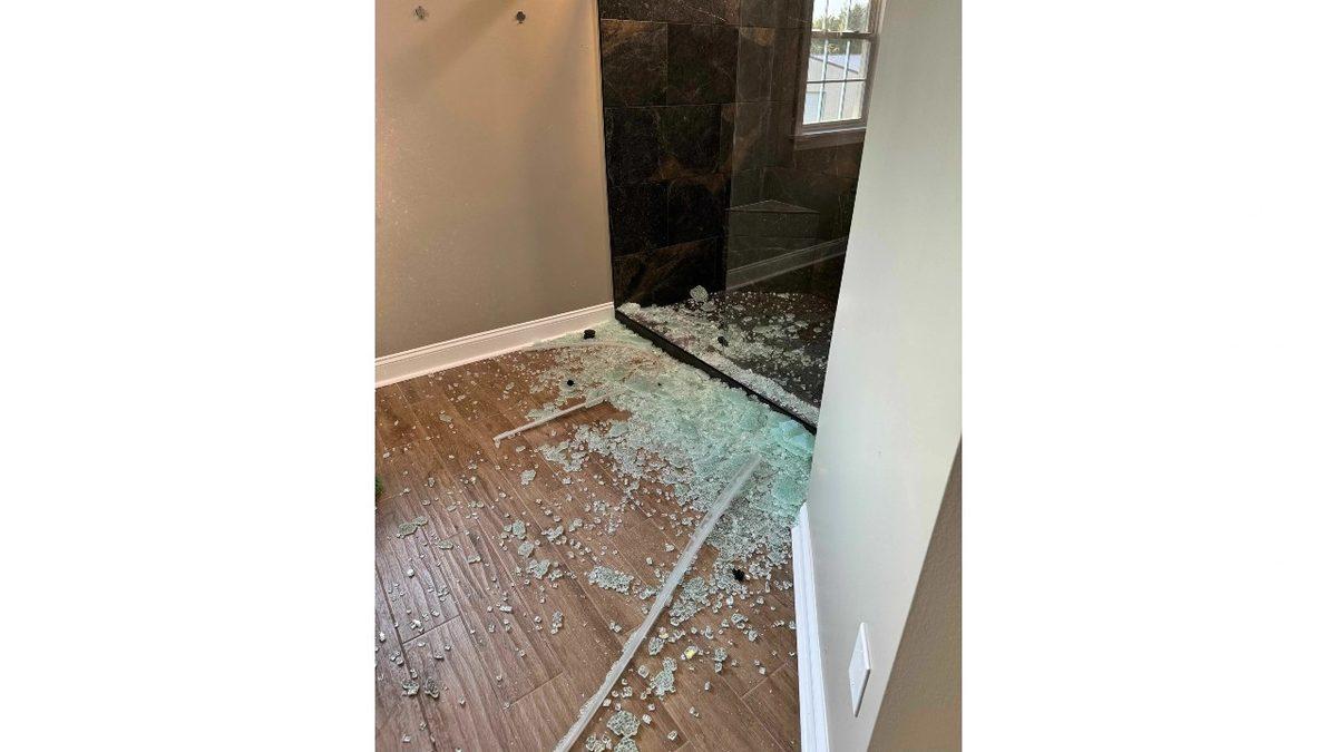 ’Başıma Gelmez’ Demeyin, Geliyor: Duşakabinler Neden Aniden Patlar ve Nasıl Engellenir?