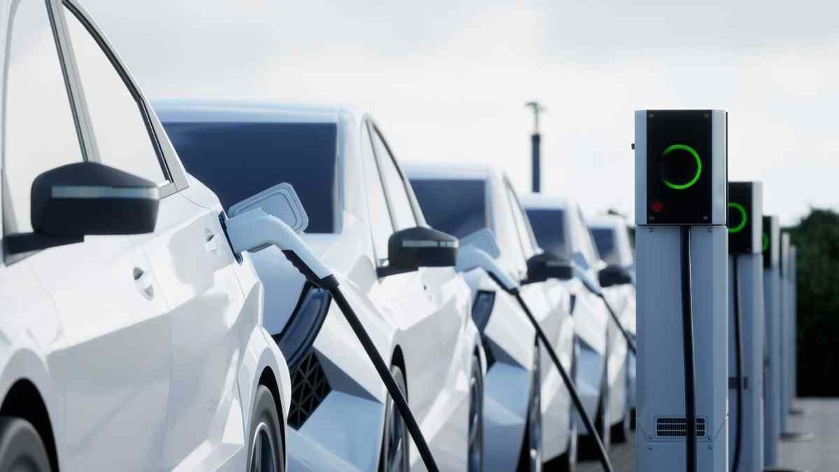 Elektrikli Araç Tercihinde Büyük Memnuniyet: Araç Sahiplerinin Yalnızca %1’i Benzinliye Geri Dönmek İstiyor!