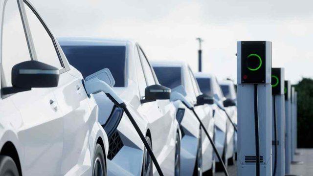 Elektrikli Araç Tercihinde Büyük Memnuniyet: Araç Sahiplerinin Yalnızca %1’i Benzinliye Geri Dönmek İstiyor!