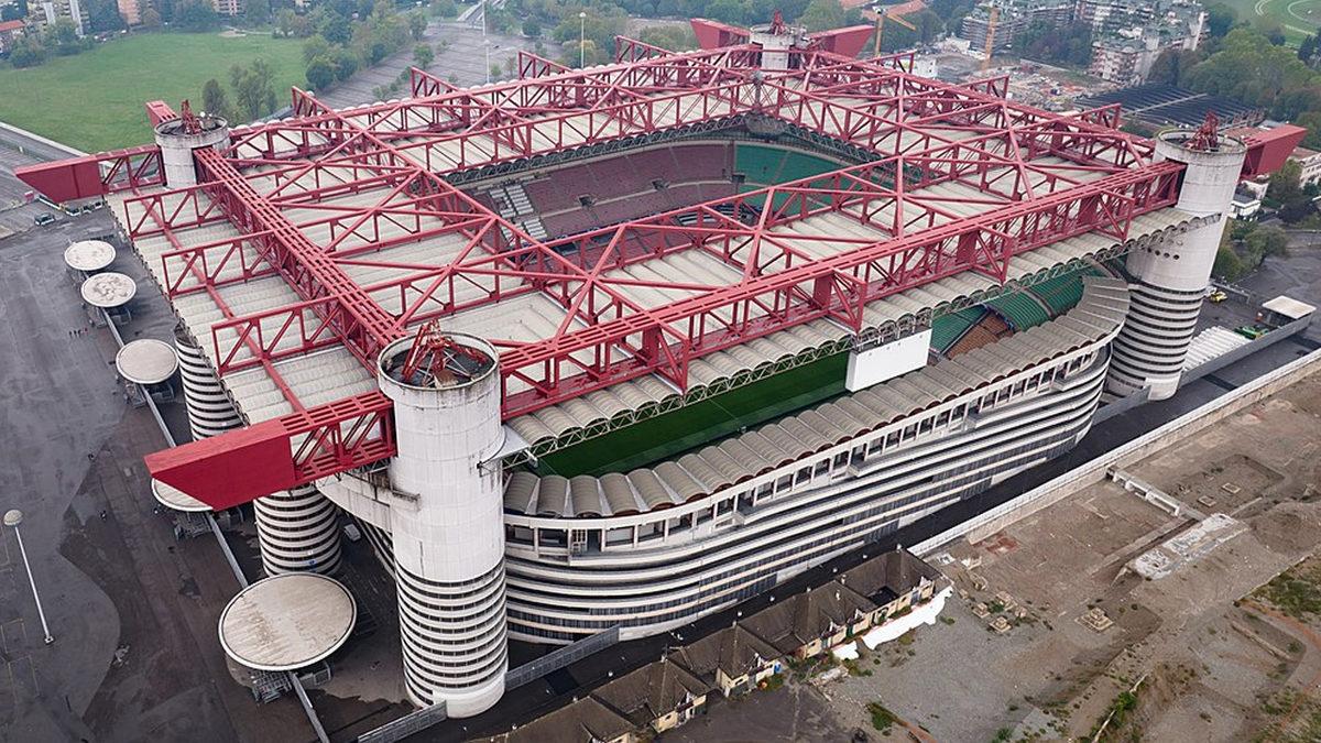 San Siro Stadyumu’nun Spiral Sırrı: İnsanlar mı Yürüyor Yoksa Bina mı Dönüyor?