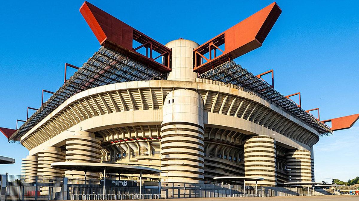 San Siro Stadyumu’nun Spiral Sırrı: İnsanlar mı Yürüyor Yoksa Bina mı Dönüyor?