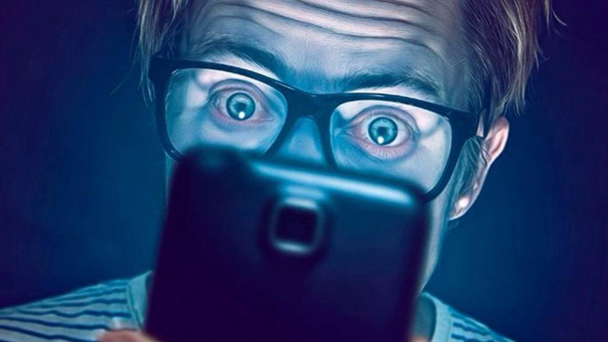 Telefonunuzun Mavi Işığı Uykunuzu Ne Kadar Geciktiriyor? Rahatlayın, Uykunuzu Kaçıran Tek Suçlu Mavi Işık Değil!