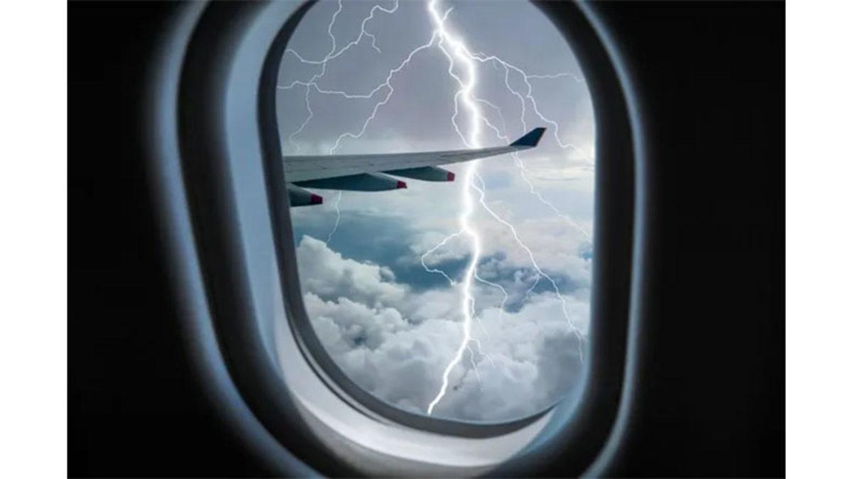 Uçuş Anında Gerçekleşen Bir Yağmurun Suyu Uçak Motoruna Zarar Veriyor mu?