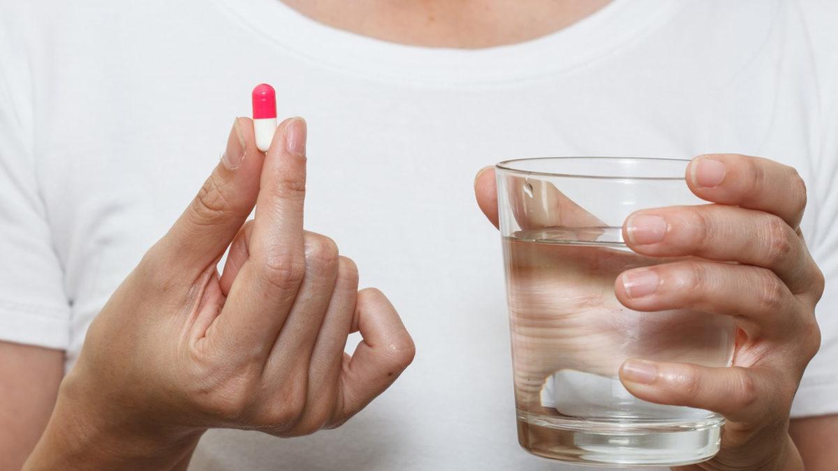 Neden Bazı İlaçları Aç Karnına, Bazılarını Tok Karnına İçiyoruz? Etki Etmesi ve Sağlığınız İçin Bu Detaya Dikkat!