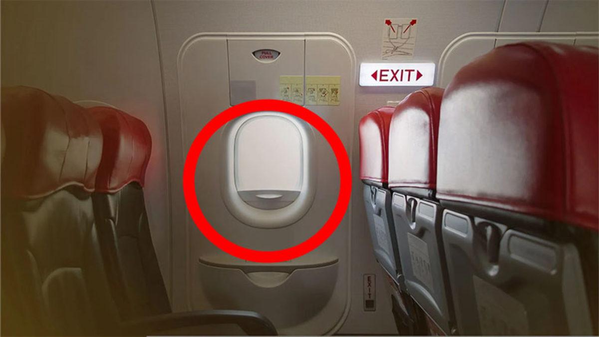 Uçakların Acil Çıkış Pencerelerindeki Gölgelikler Neden Diğerlerinin Aksine Aşağı Değil de Yukarı Çekilerek Kapatılıyor?