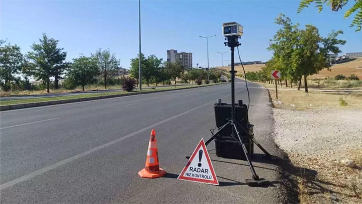 Otoyolda Hareket Hâlindeki Bir Aracın Hızı Nasıl Oluyor da Hemen Tespit Edilebiliyor?