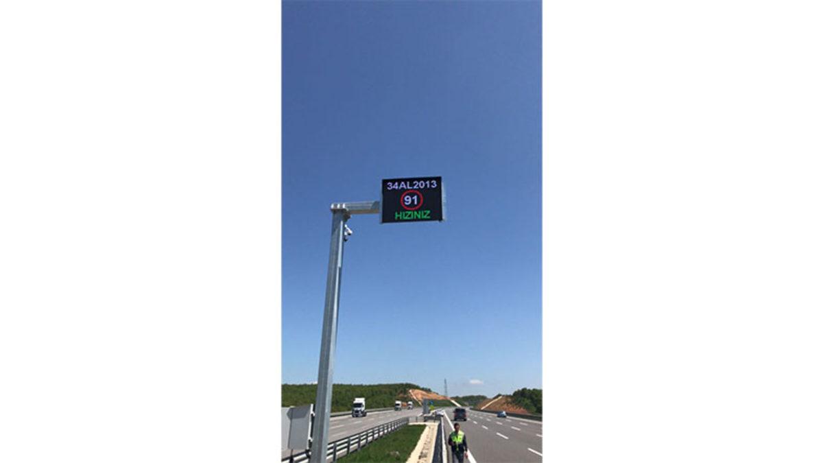 Otoyolda Hareket Hâlindeki Bir Aracın Hızı Nasıl Oluyor da Hemen Tespit Edilebiliyor?