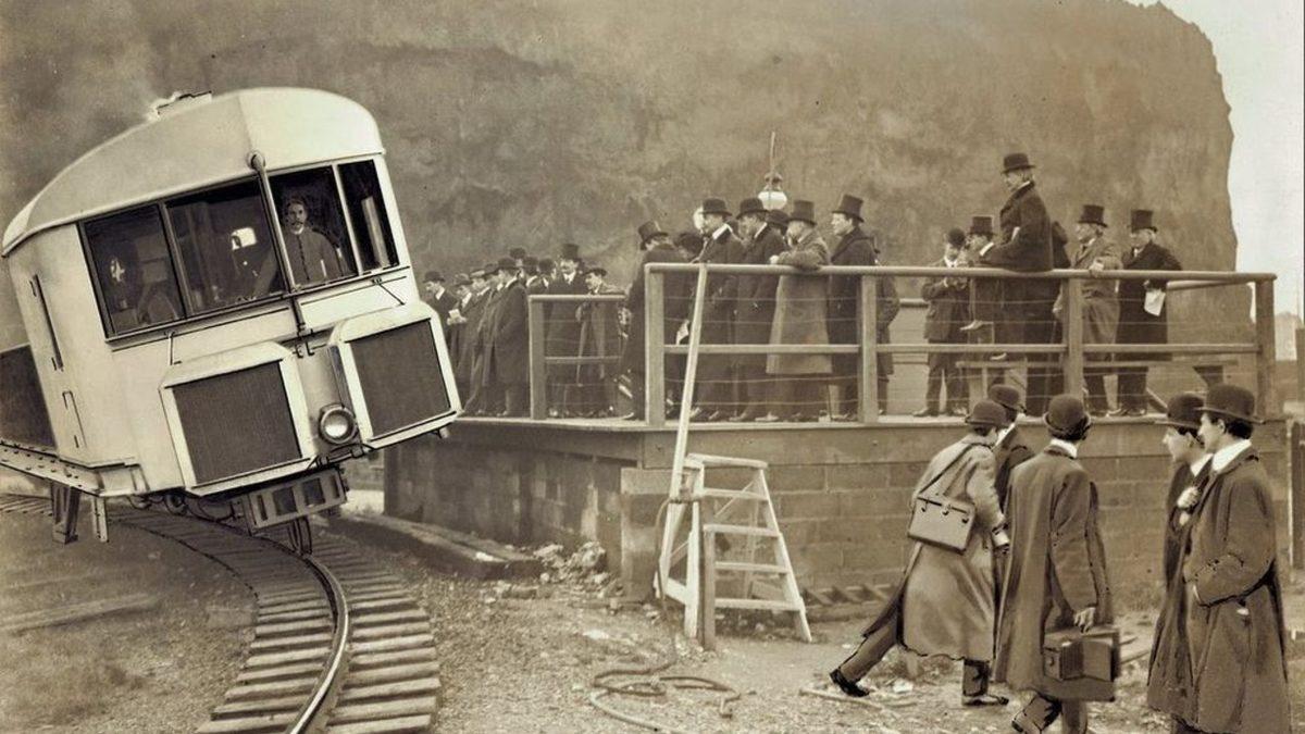 Fizik Kurallarına Meydan Okumak İçin Geliştirilmiş, Tek Rayda Dengede Gidebilen Bu Tren Neden Tarihe Karıştı?