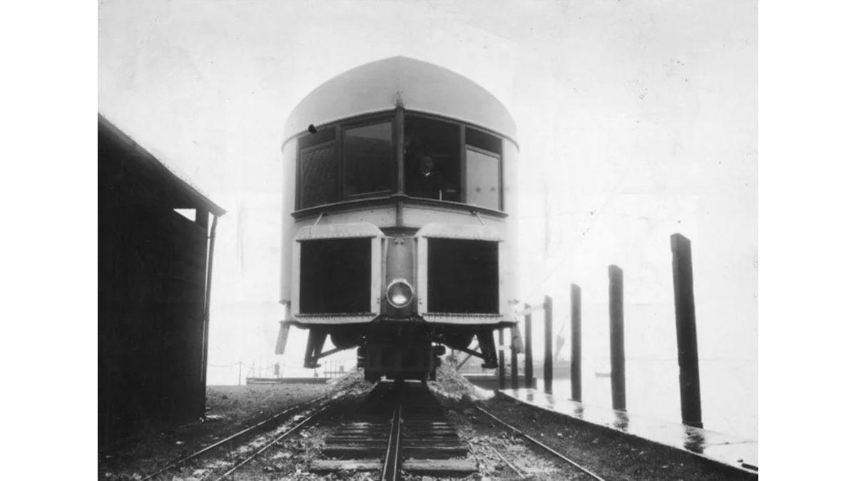 Fizik Kurallarına Meydan Okumak İçin Geliştirilmiş, Tek Rayda Dengede Gidebilen Bu Tren Neden Tarihe Karıştı?