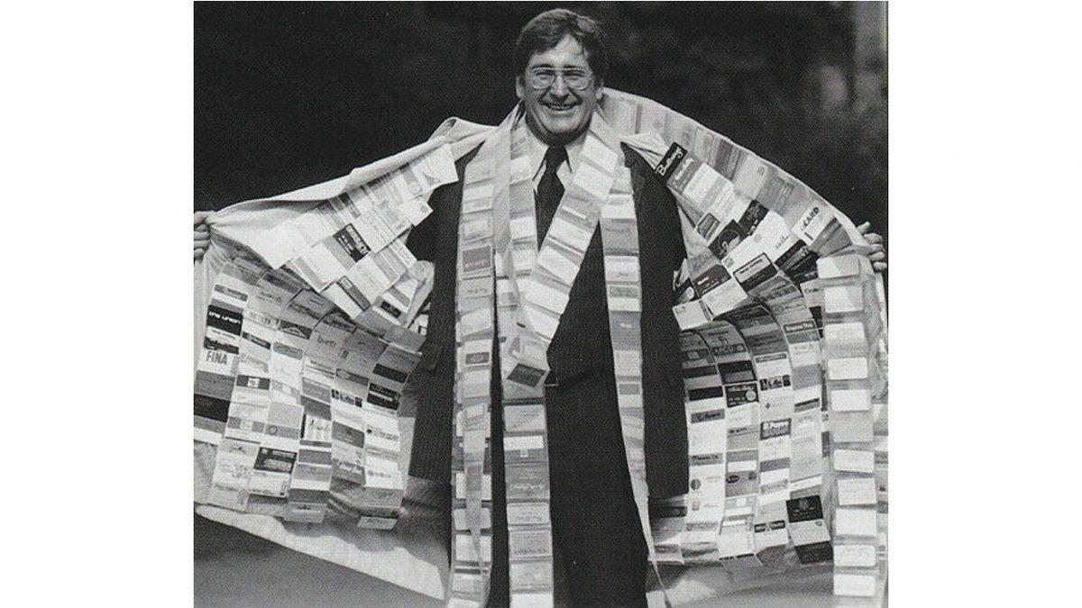 ’Dünyada En Çok Kredi Kartına Sahip Kişi’ Rekorunu 44 Kere Kıran Adam: Kaç Taneye Sahip Olduğunu Tahmin Bile Edemezsiniz!