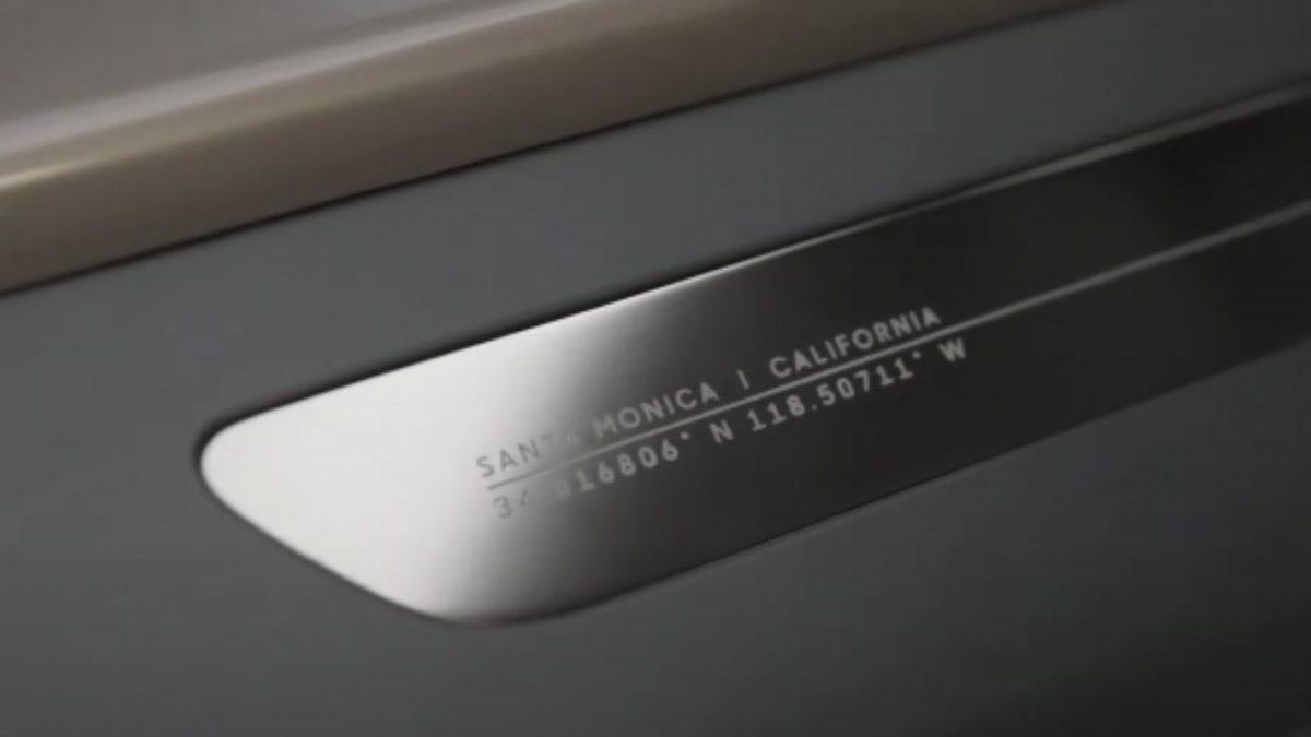 Lucid, Arabalarının Kapılarına Neden Koordinat Yerleştiriyor? İşte Ardındaki Tasarım Harikası!