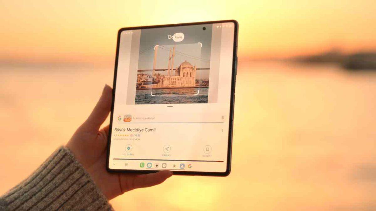 İstanbul Boğazı’nın Büyüleyici Manzarasında TECNO’nun Yeni Katlanabilir Telefonu PHANTOM V Fold2 Tanıtıldı!