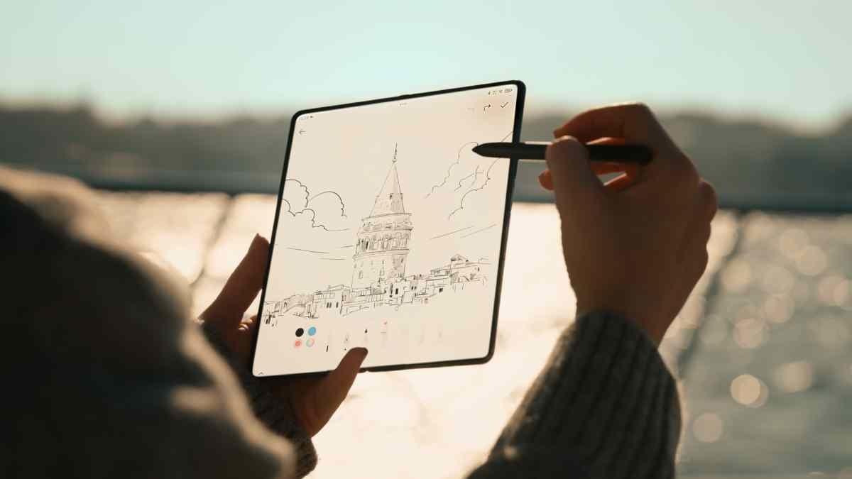 İstanbul Boğazı’nın Büyüleyici Manzarasında TECNO’nun Yeni Katlanabilir Telefonu PHANTOM V Fold2 Tanıtıldı!